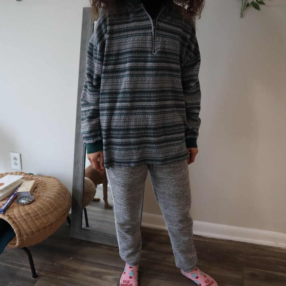 mountain sweater - Picture 3 of 3